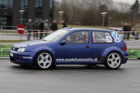 Klasse 2 vinderne - Tim Svanholt og Ole Frederiksen i Volkswagen Golf IV Kit Car.
(Foto: Motorsporten.dk)